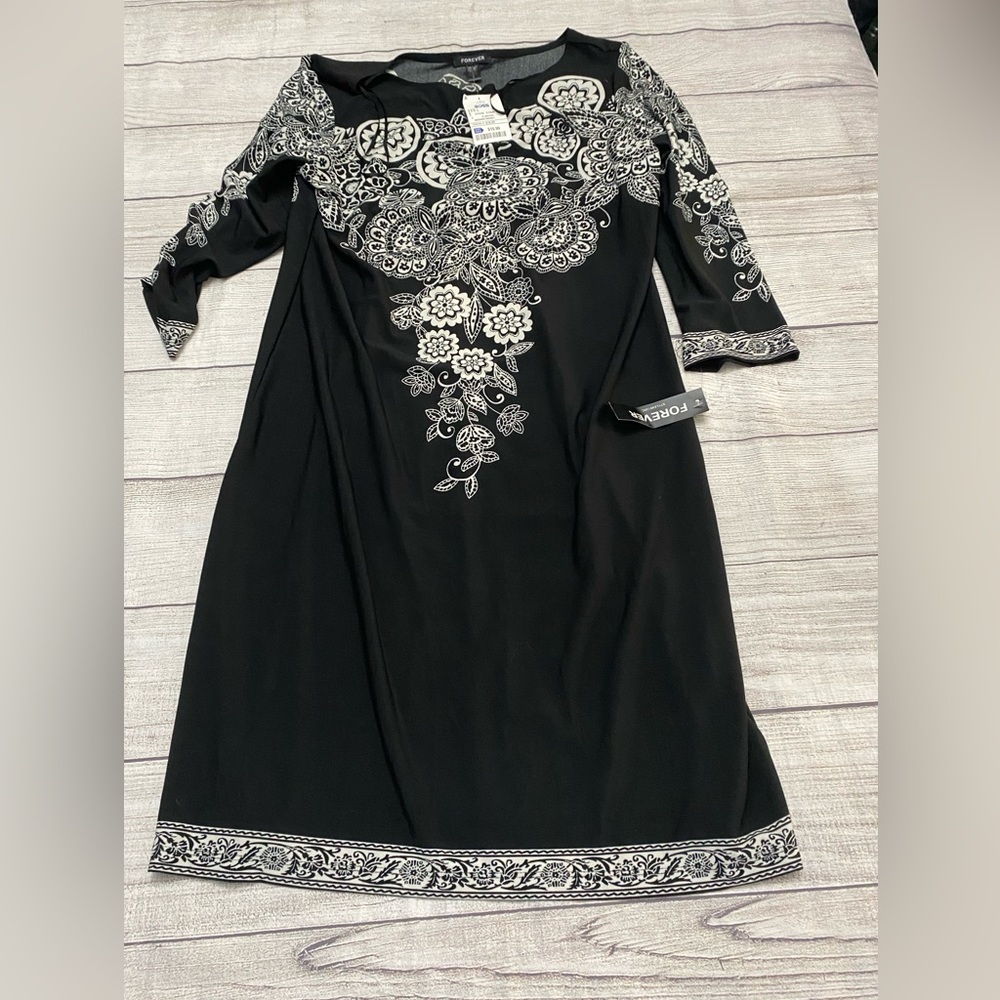 FOREVER SIZE MEDIUM LONG SLEEVE BLACK DRESS WITH WHITE DESIGN NWT